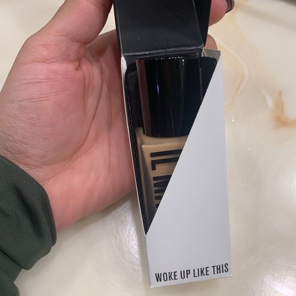 Woke up like this foundation #130 - Picture 2 of 4